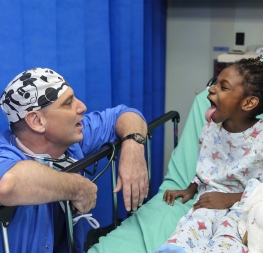 Accueil des enfants à l’hôpital : un rapport réalisé avec le concours de l’Unaf propose des pistes d’amélioration